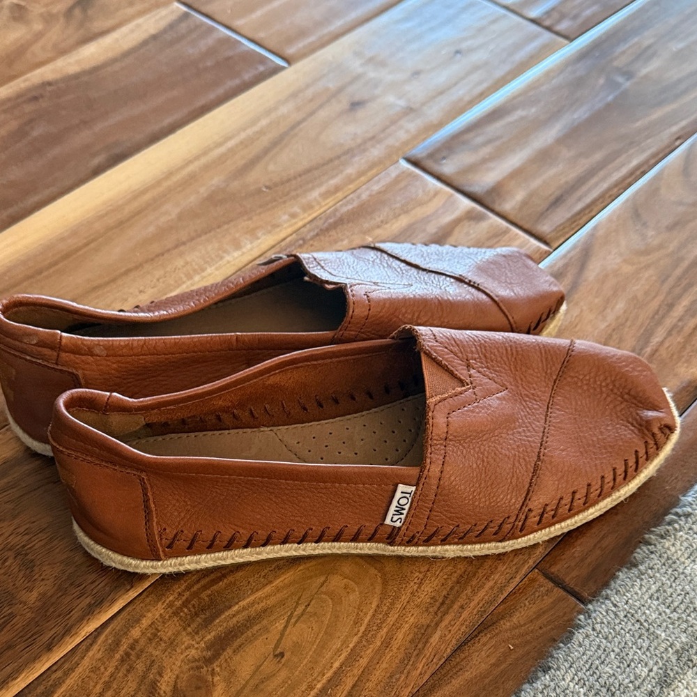TOMS Women’s Brown Leather Slip-On Shoes size 11